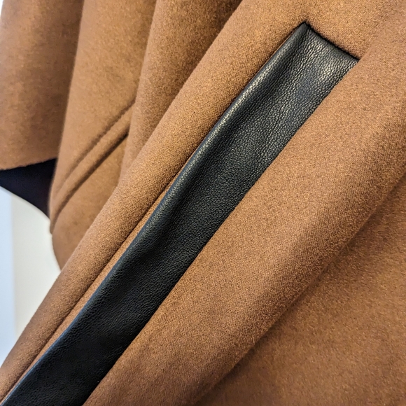 Melanie Lyne cape suede with zipper - Picture 2 of 3